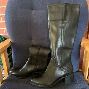 Leather riding boots with heel